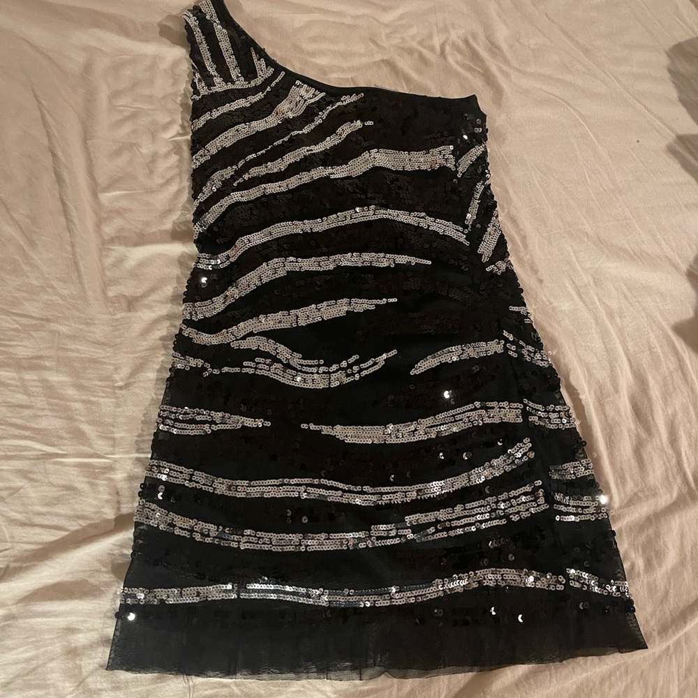 Romeo & Juliet Couture Lulus "Acting Wild" black &silver dress size M WORE ONCE